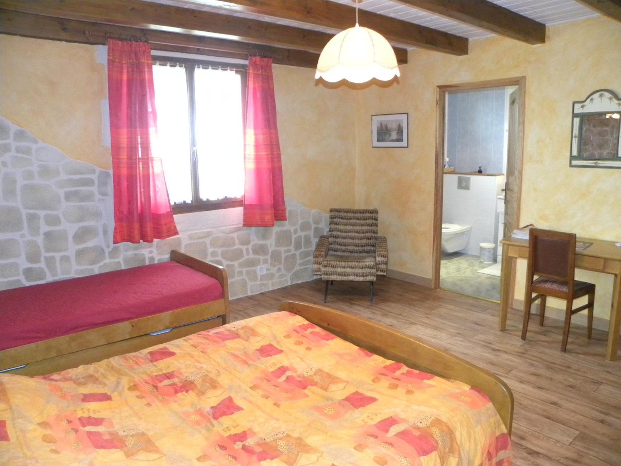 Ruynes-en-Margeride Auberge Les Volpilieres מראה חיצוני תמונה