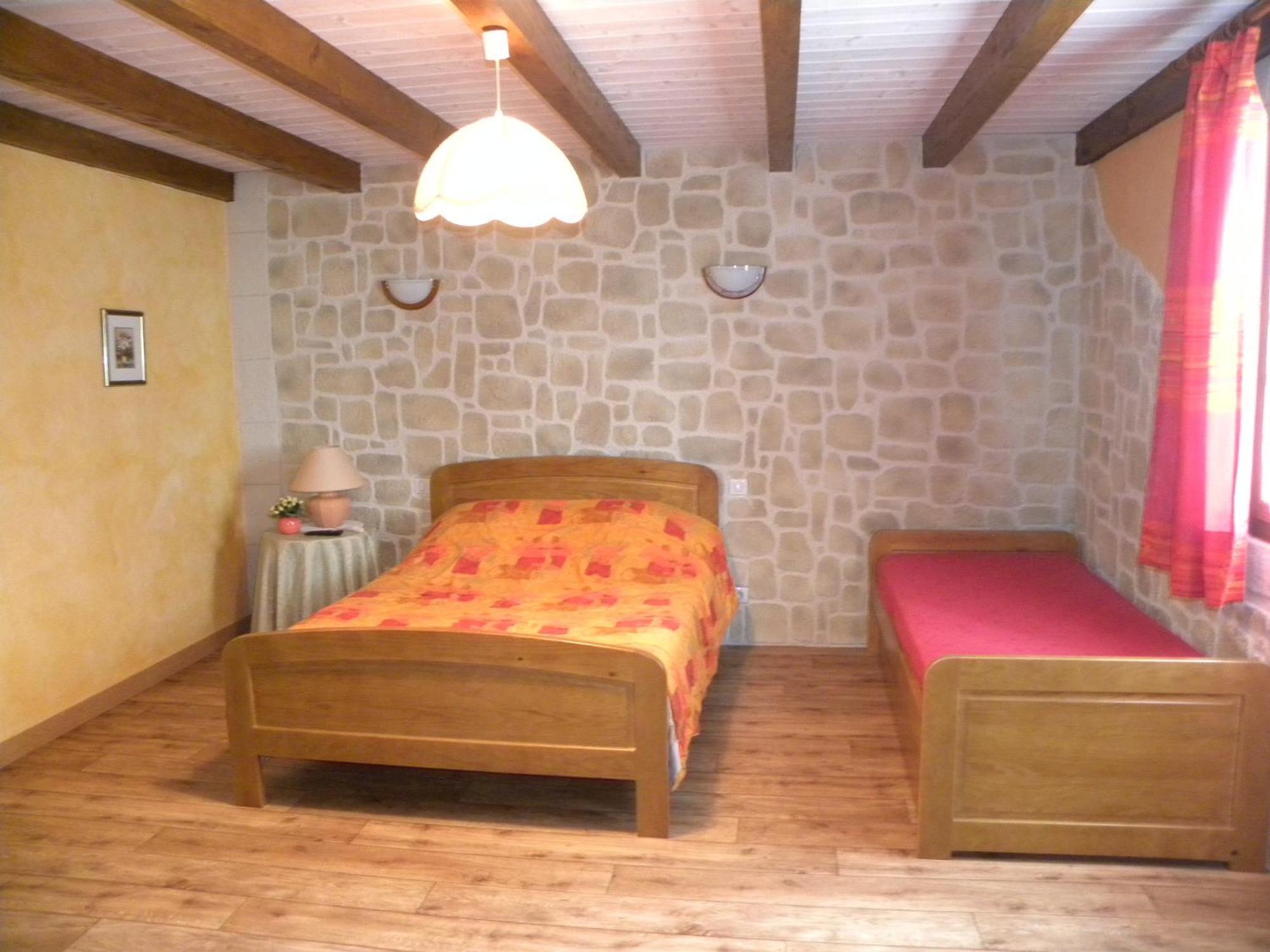 Ruynes-en-Margeride Auberge Les Volpilieres מראה חיצוני תמונה