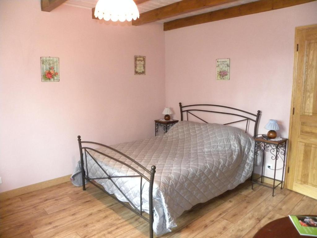 Ruynes-en-Margeride Auberge Les Volpilieres חדר תמונה